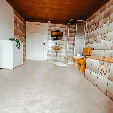 Drei Linden Gutshaus Διαμέρισμα *